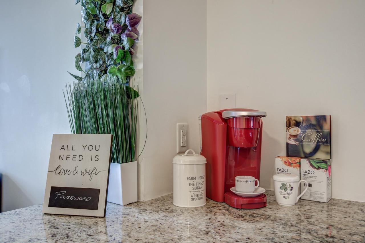The Benetton Suite - Square One 1 Bedroom + Den + 1 Parking ミシサガ エクステリア 写真